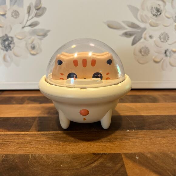 Cat Spaceship iPhone Portable Charger Set - Picture 6 of 12